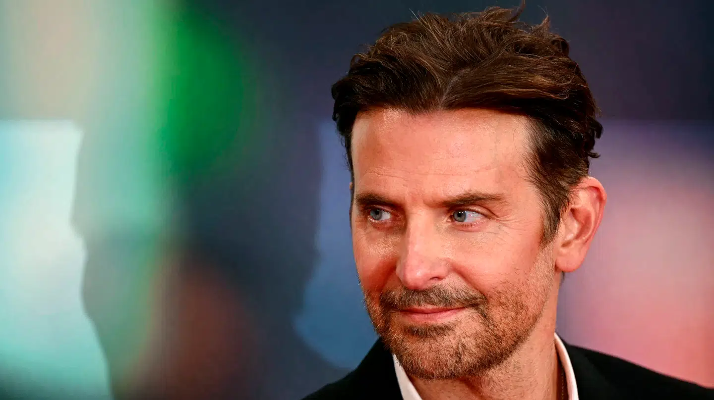 Den amerikanske skuespiller Bradley Cooper – her i oktober til London Film Festival – har fået gjort noget ved ansigtet, mener internettet og folk på gaden at vide. Men det har han altså ikke, afviser han nu for første gang.