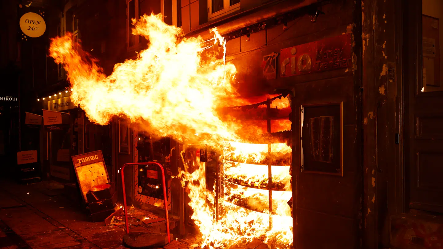 Flammerne stod ud af forretningen efter eksplosionen i Istedgade.