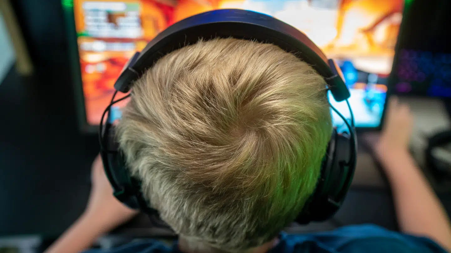 Det er ikke kun computerspil som på billedet her, at børn og unge bruger tid på. Også gambling bliver mere og mere udbredt. (Arkivfoto)