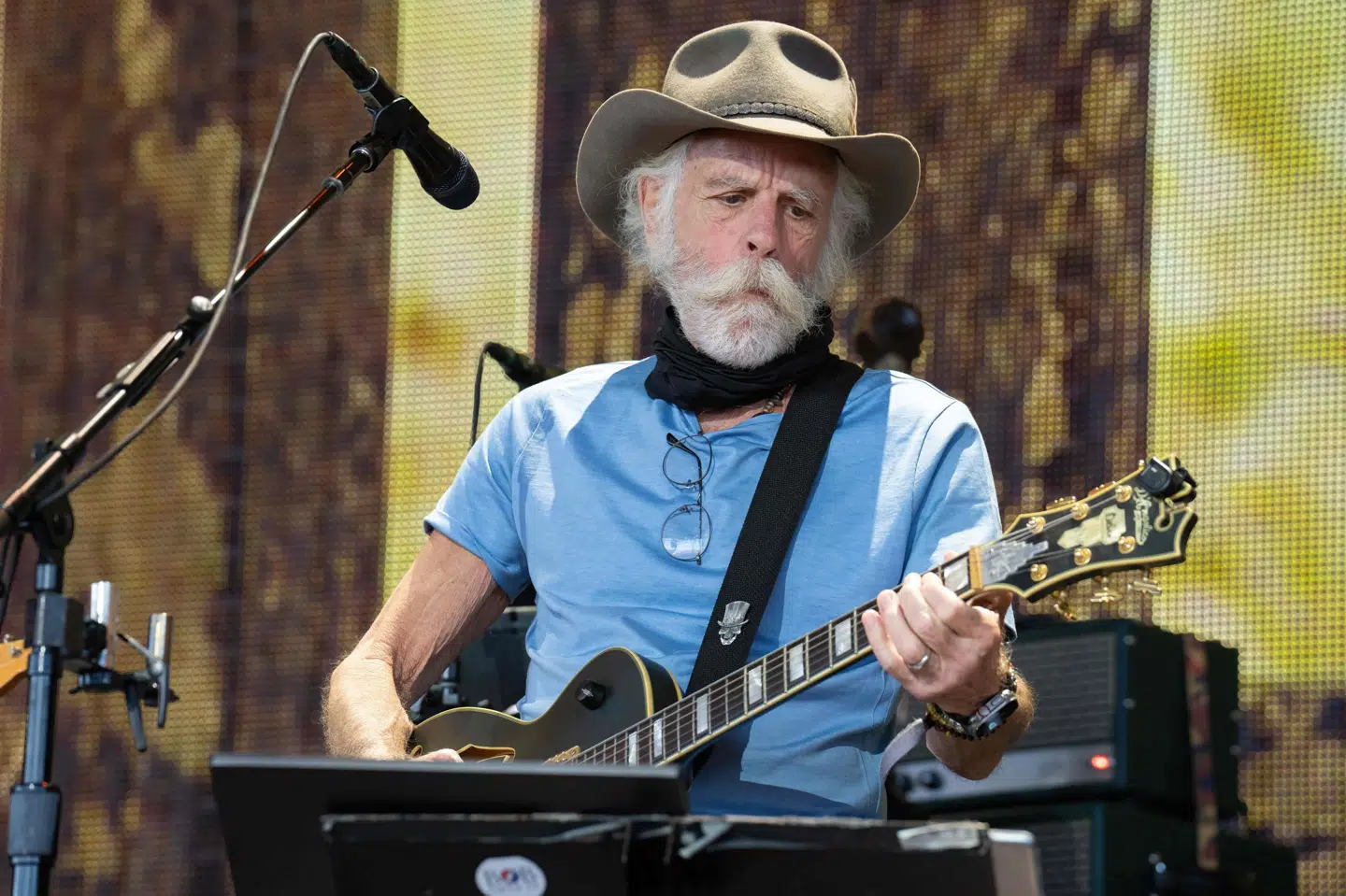 Bob Weir optrådte i september 2023 til Farm Aid Music Festival i Noblesville i den amerikanske delstat Indiana. Han er død i en alder af 78 år. (Arkivfoto).