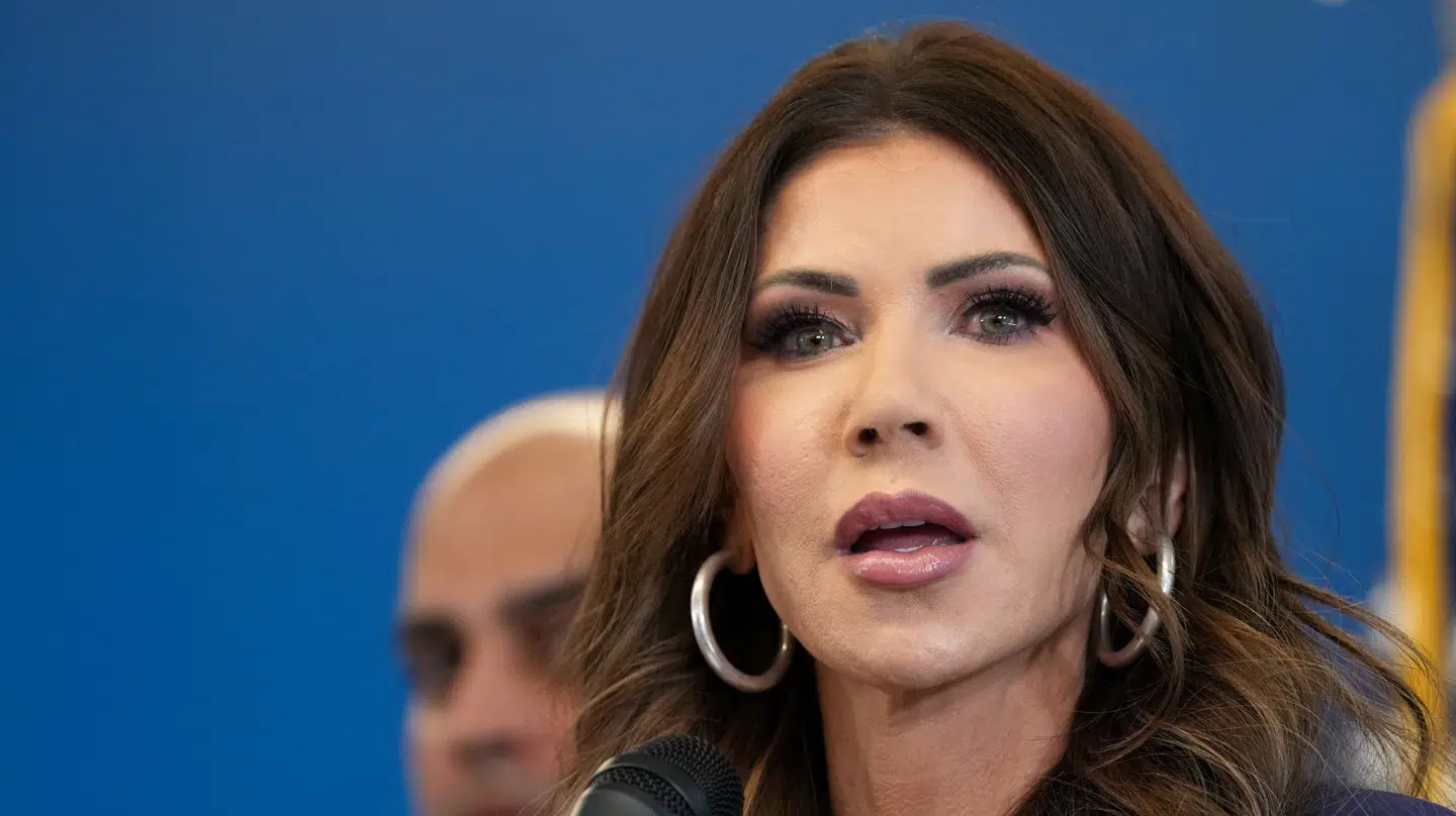 Noem mener, at den afdøde kvinde var involveret i indenlandsk terrorisme.