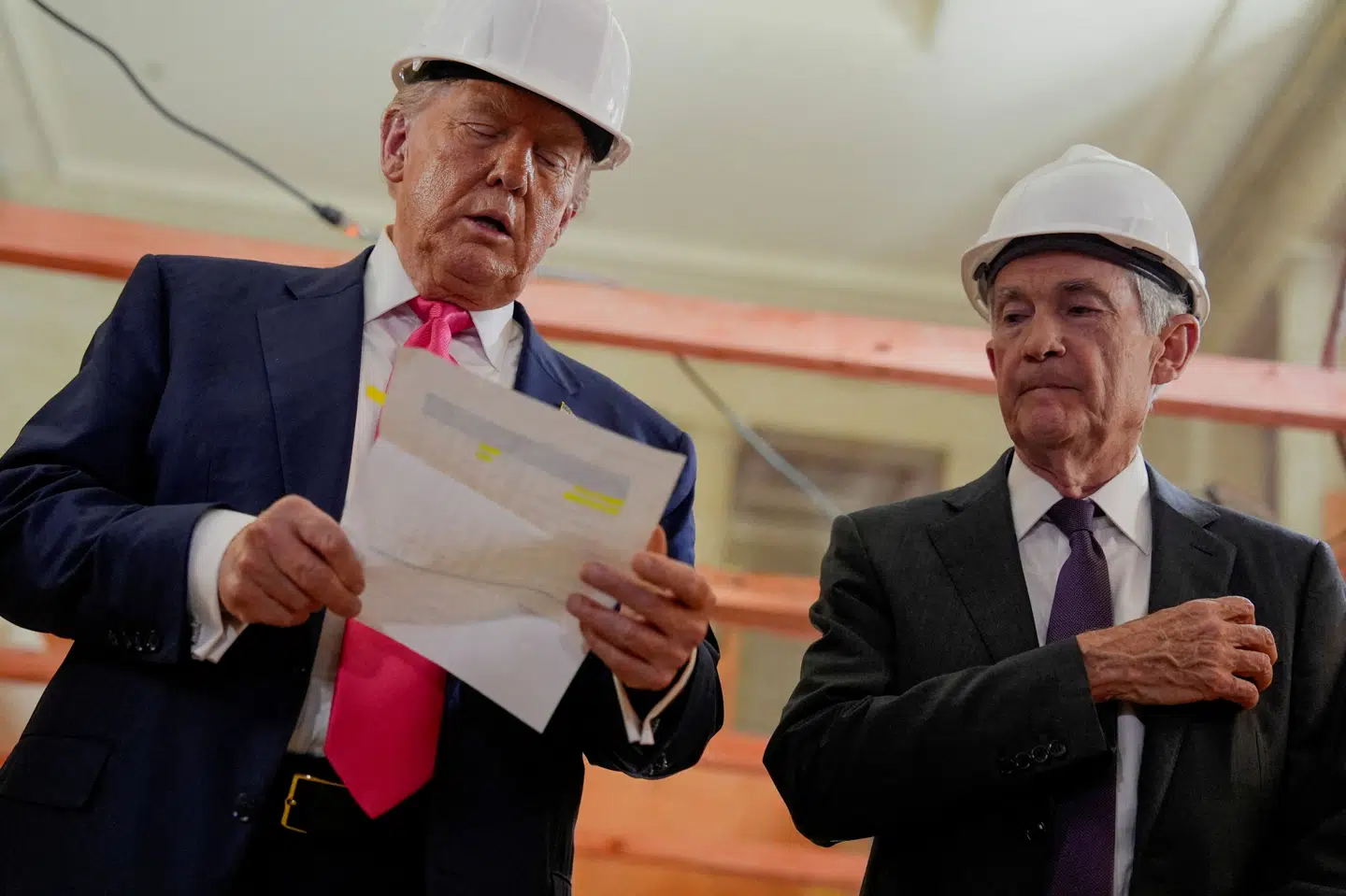 USA's præsident, Donald Trump, blev i juli vist rundt i USA's centralbank, der var ved at blive renoveret, af centralbankchefen Jerome Powell. (Arkivfoto).