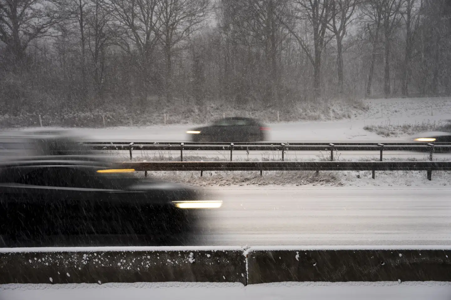 Sørg for at have varmt tøj med i bilen, når du kører ud, opfordrer flere af landets politikredse mandag morgen. (Arkivfoto).