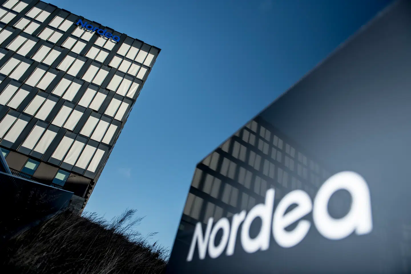 Nordens største bank skærper kampen om erhvervskunderne i Danmark.