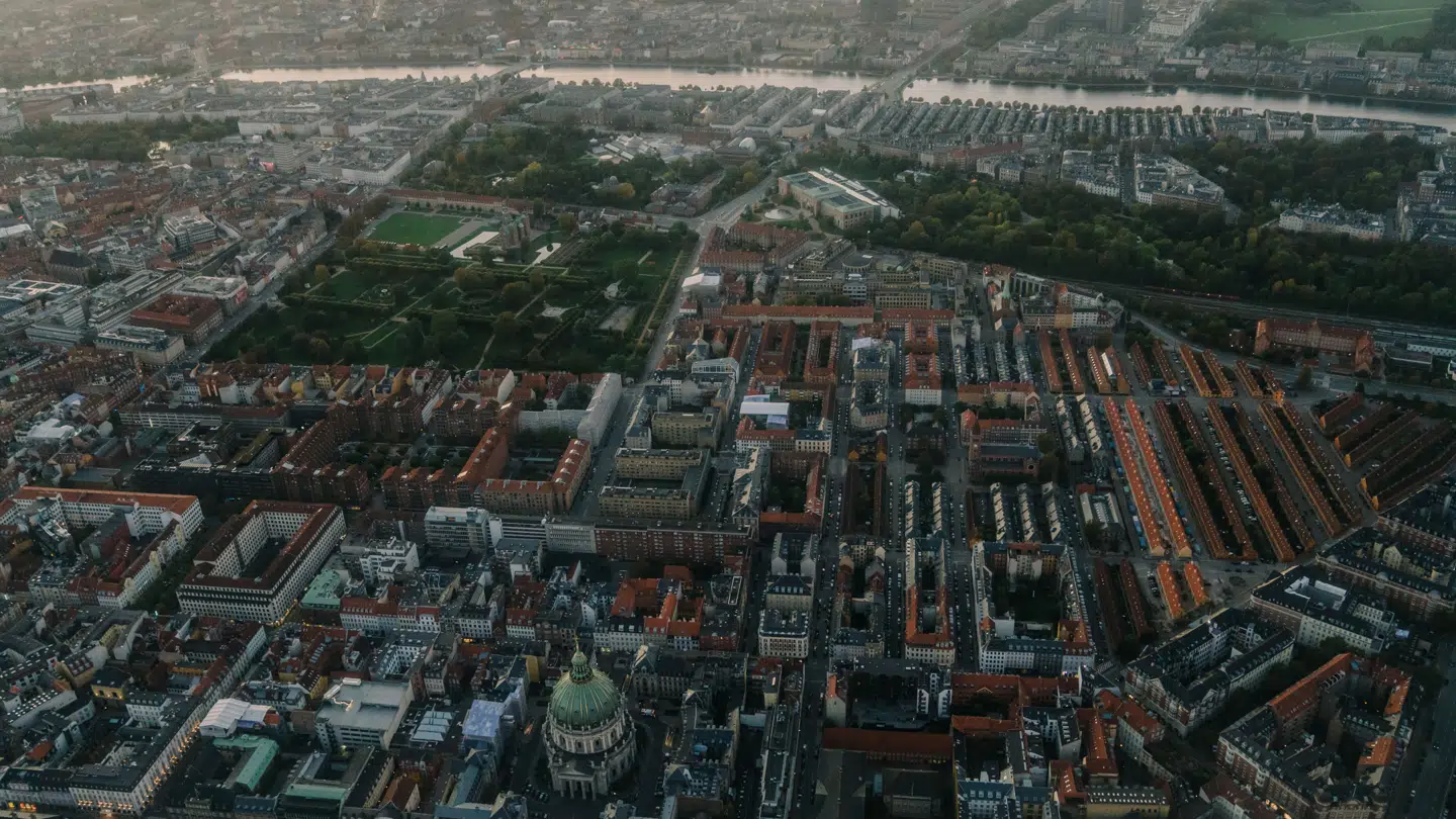 Boligmarkedet i København er eksploderet. Nu udtaler Mette Frederiksen sig om det.