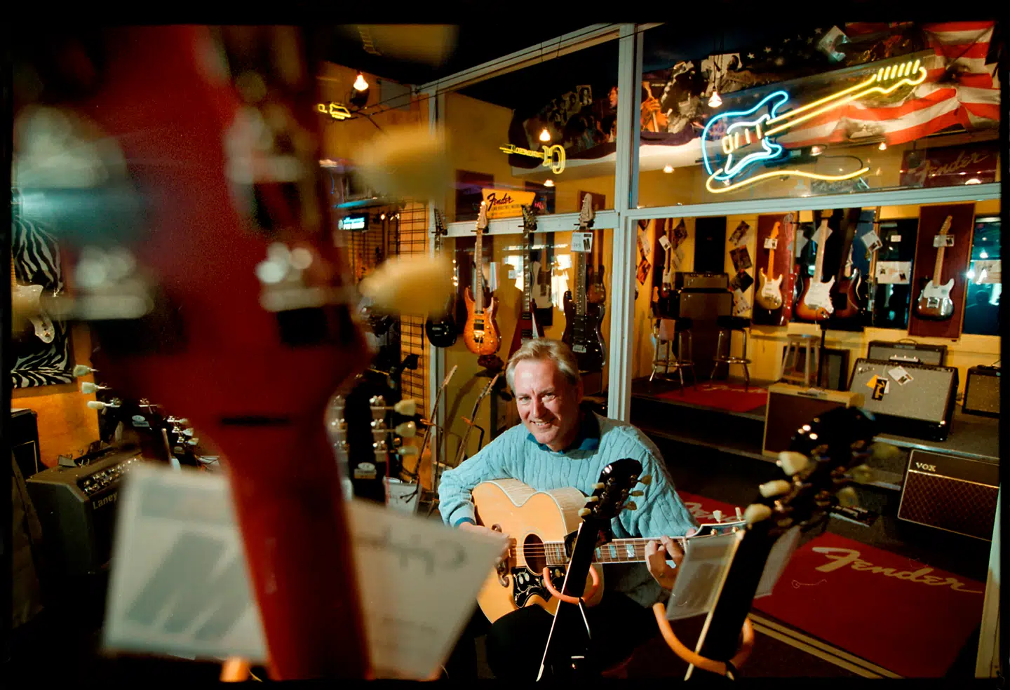 Keld Heick var vært på DR 1-programmet 'Musikbutikken' fra 1998 til 2002, og her ses han i sin biks.