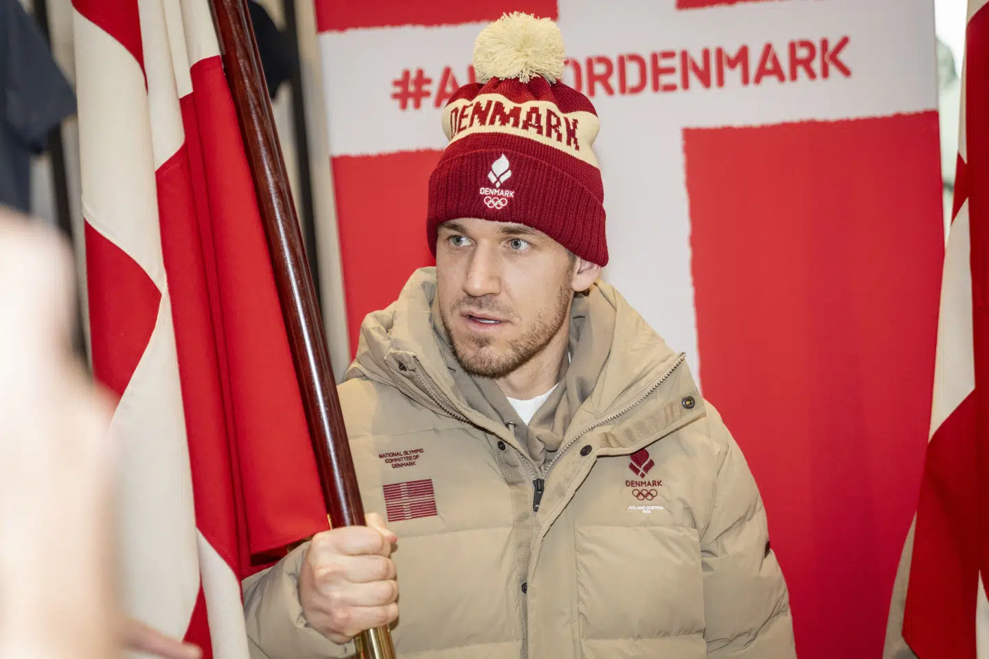 Ishockeykaptajnen Jesper Jensen Aabo skal sammen med curlingspilleren Denise Dupont bære Dannebrog, når vinter-OL bliver åbnet 6. februar.