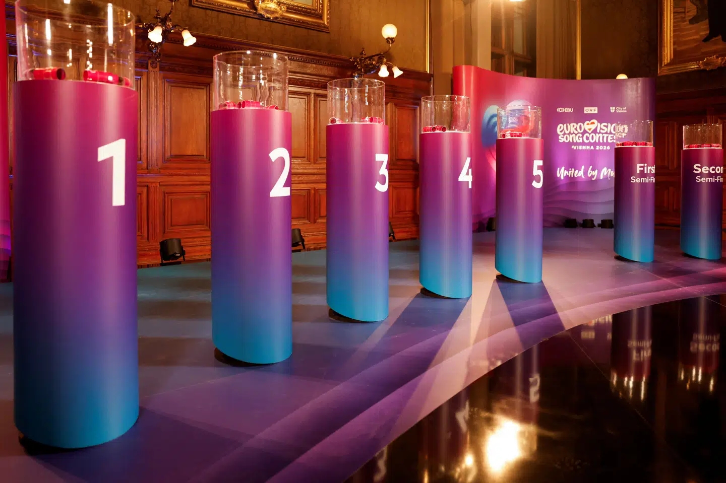 I alt 30 lande skal i semifinalerne dyste om ti finalepladser.