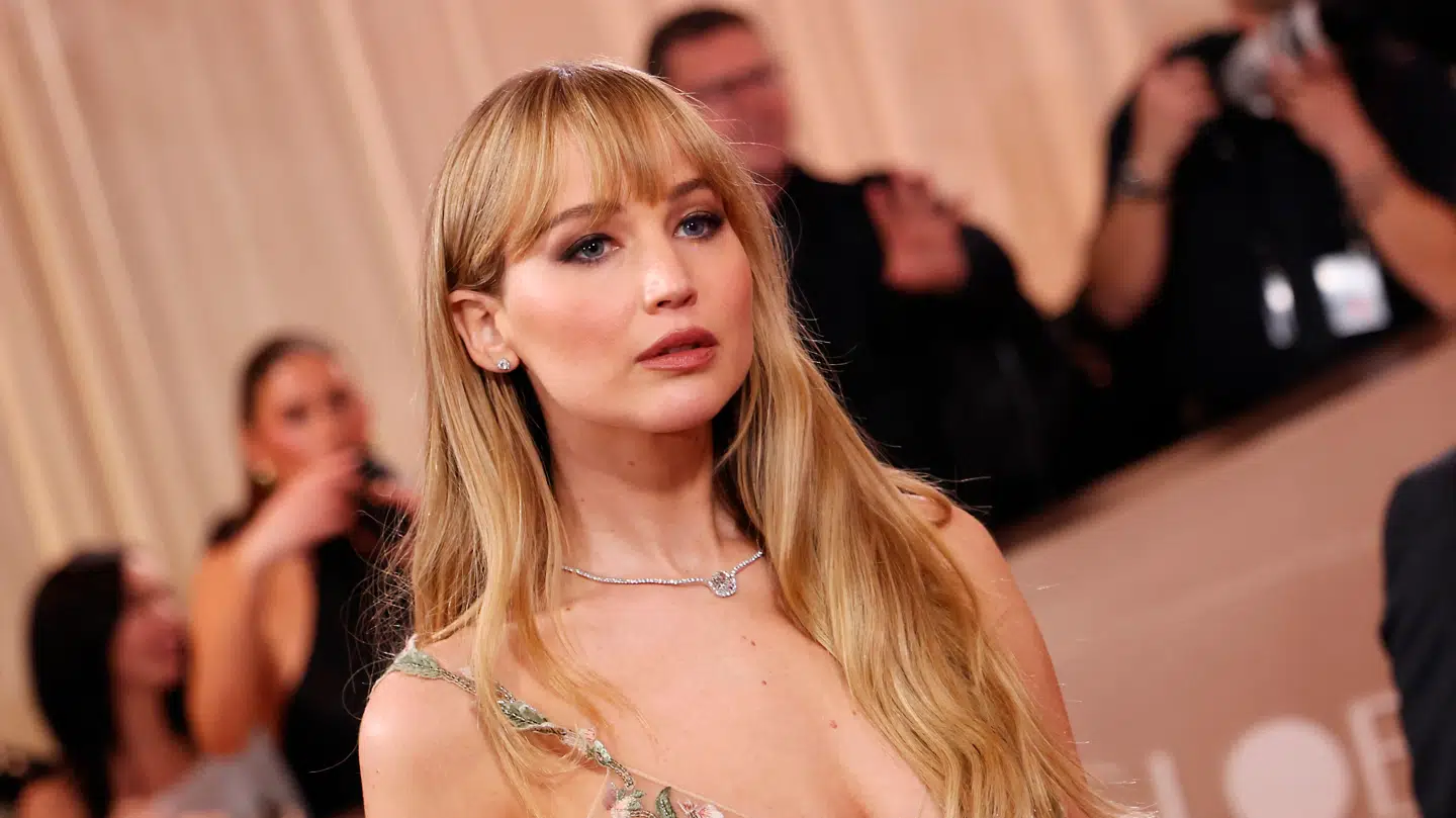 Hollywood-stjernen Jennifer Lawrence har givet sin hund væk.