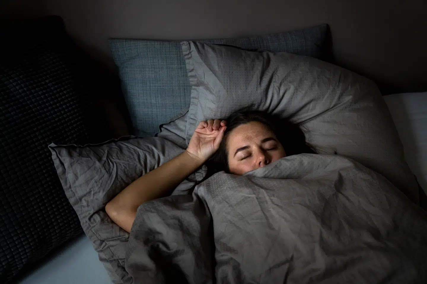 Halvdelen af danskerne oplever at være generet af søvnbesvær, viser undersøgelser. Flere tager melatonin.