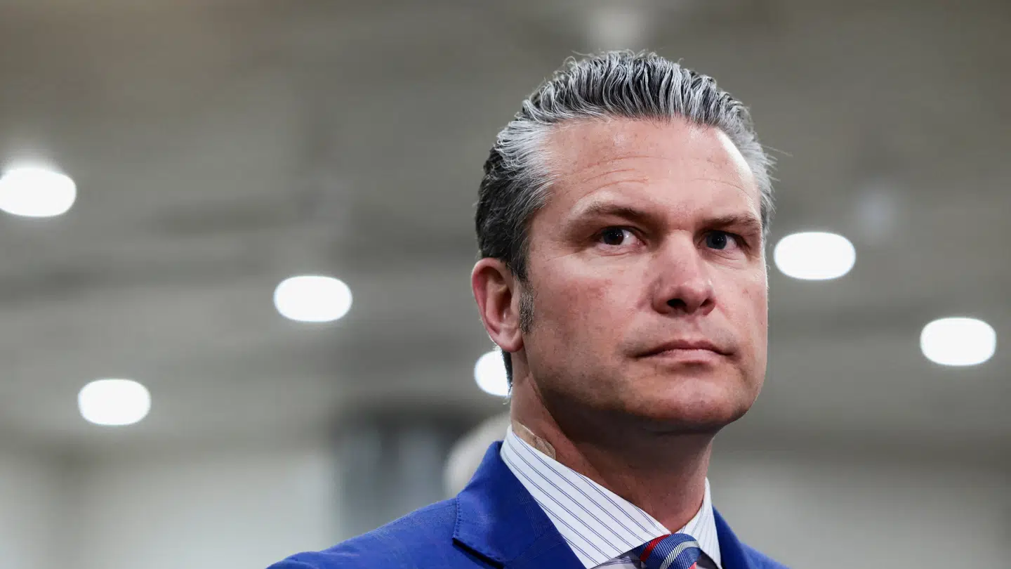 Pete Heseth har kastet sig ud i et personligt slagsmål om Mark Kellys militære rang.