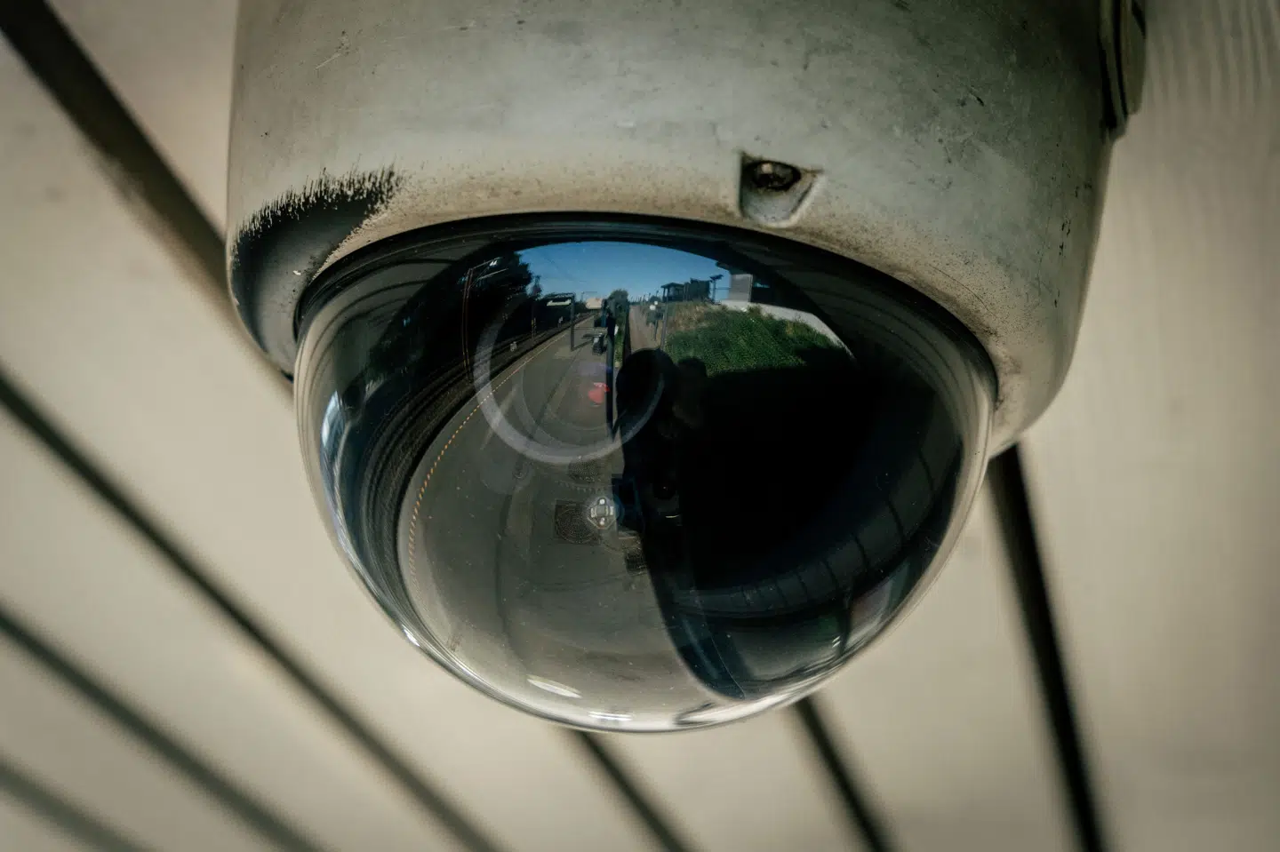 Efter flere russiske hackerangreb anbefaler styrelse, at man øger sikkerheden for overvågningskameraer. På billedet ses et overvågningskamera på Rødovre Station i august 2022. (Arkivfoto).