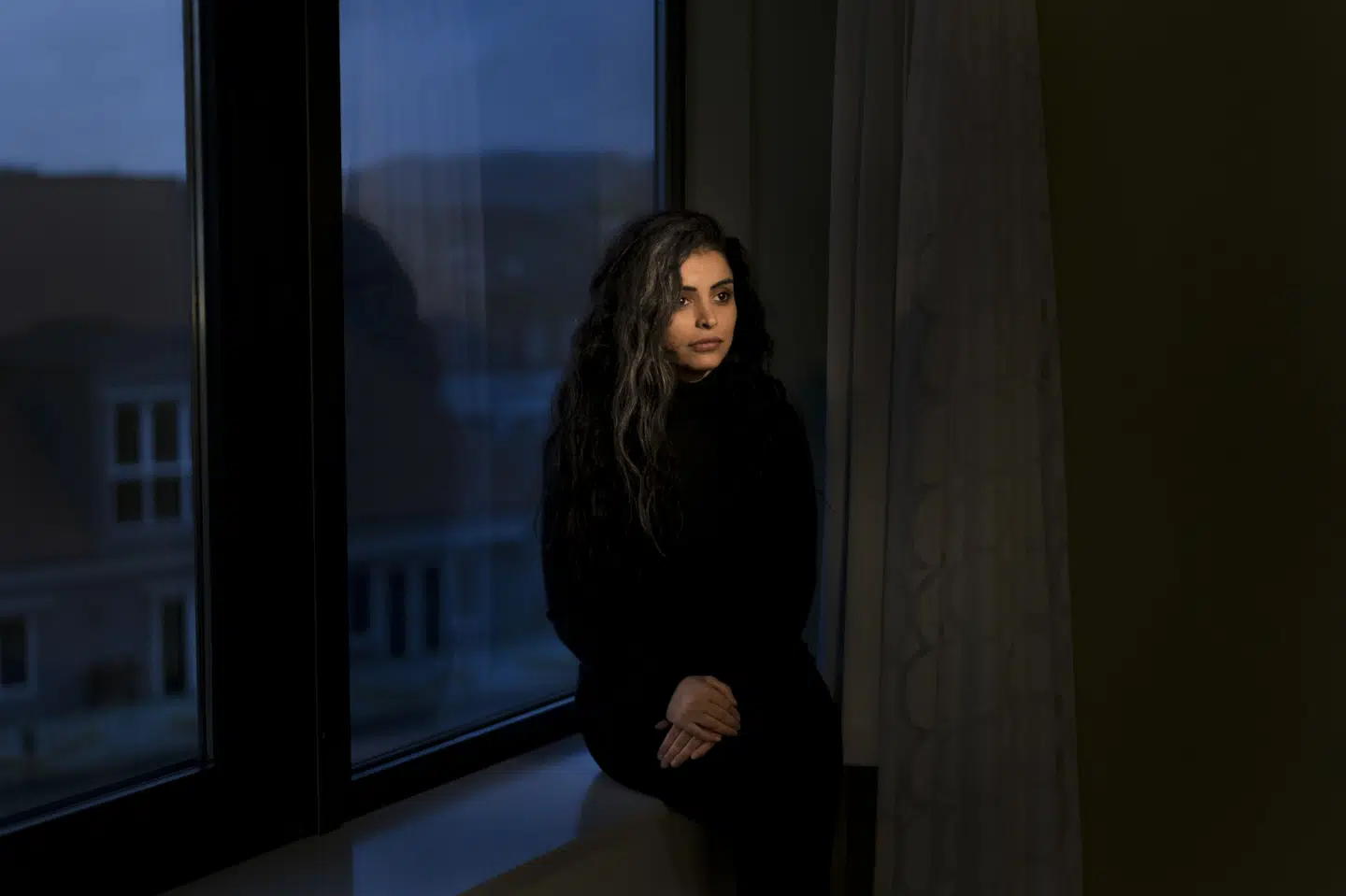 Forfatter Sara Omar har sagsøgt filminstruktør Mohammad Parwani og producent Omar Marzouk. Hun vil have domstolene til permanent at forbyde offentliggørelsen af timevis af optagelser til en dokumentarfilm. (Arkivfoto).