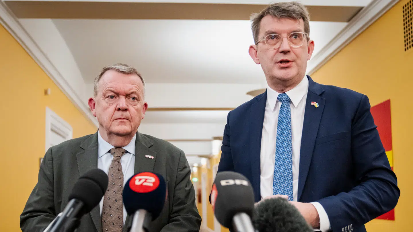 Forsvarsminister Troels Lund Poulsen og udenrigsminister Lars Løkke Rasmussen holder doorstep efter møde i det Udenrigspolitiske Nævn på Christiansborg tirsdag den 13. januar 2026. (Foto: Sebastian Elias Uth/Ritzau Scanpix)