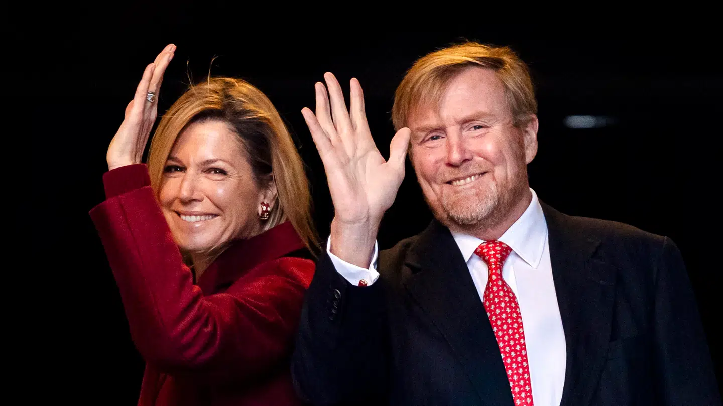 Til både mandagen og tirsdags nytårsreceptioner i det hollandske kongehus bar kong Willem-Alexander en særlig accessory, der vakte opsigt – og indkasserede ham roser.