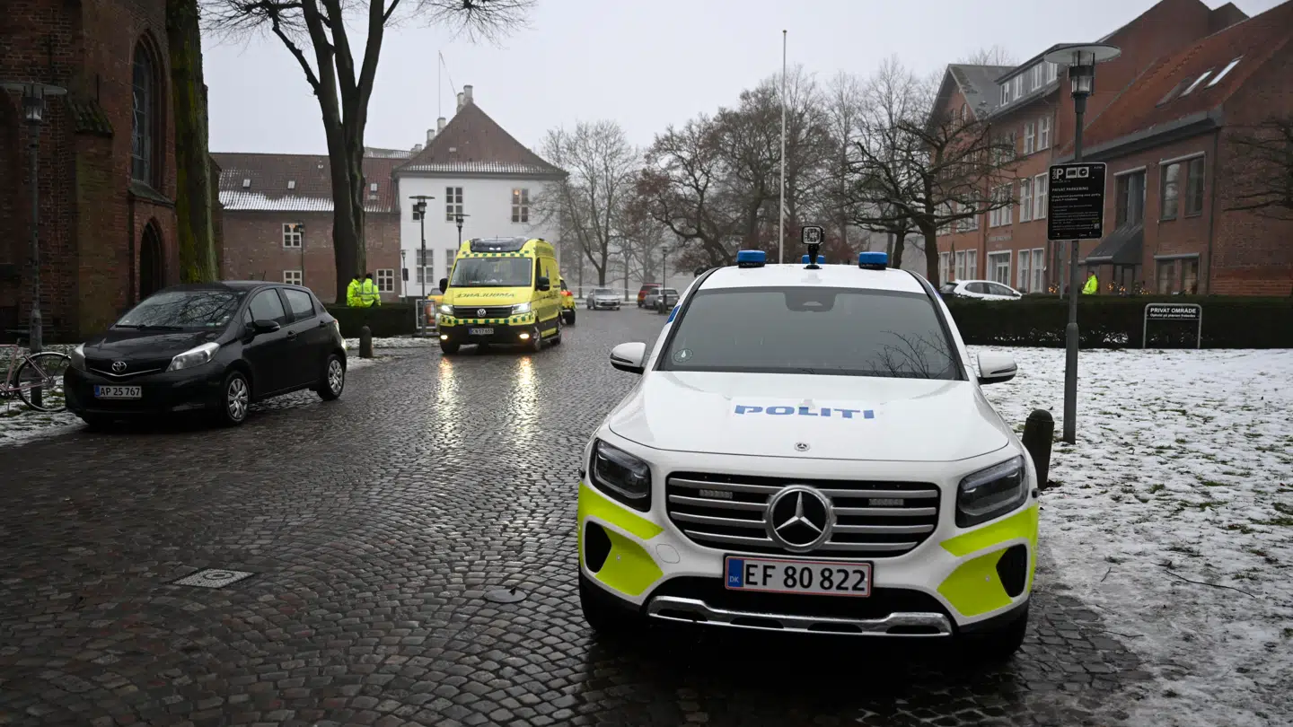 Flere gader i en større del af det centrale Odense har været afspærret.