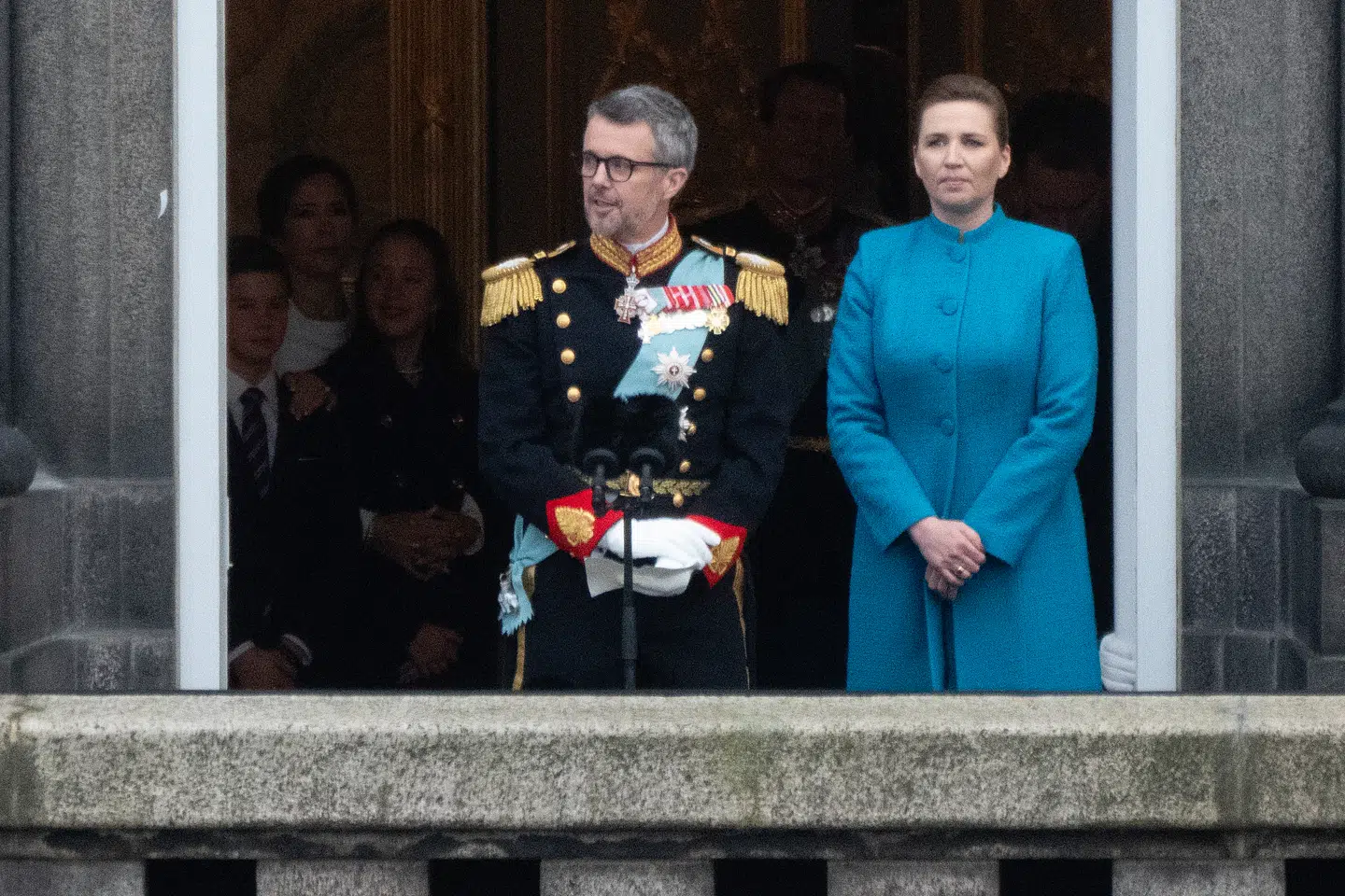 Kong Frederiks gøren og laden i den højspændte situation omkring Grønland er tæt afstemt med statsministeren.