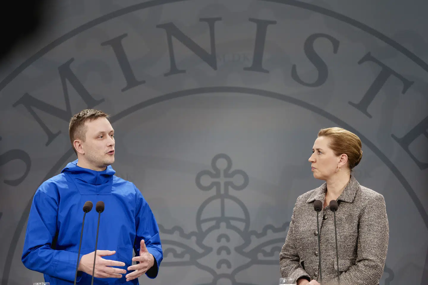 Formand for Naalakkersuisut Jens-Frederik Nielsen og statsminister Mette Frederiksen giver en udtalelse om den aktuelle situation ved et pressemøde i Spejlsalen i Statsministeriet.