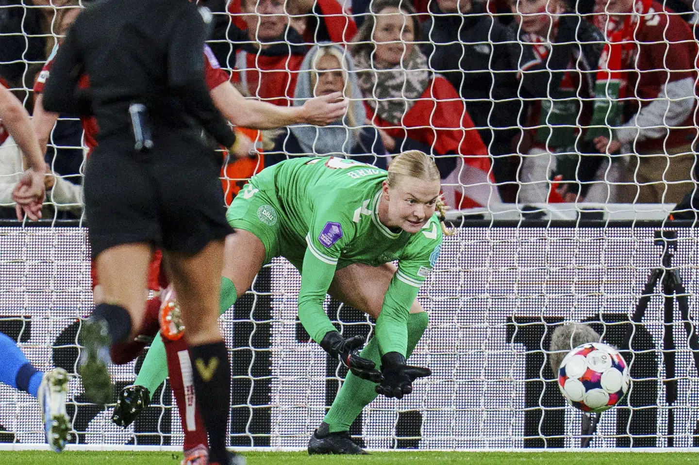 Freja Thisgaard i aktion for det danske landshold under Nations League-kampen mod Finland i Parken i oktober. (Arkivfoto).