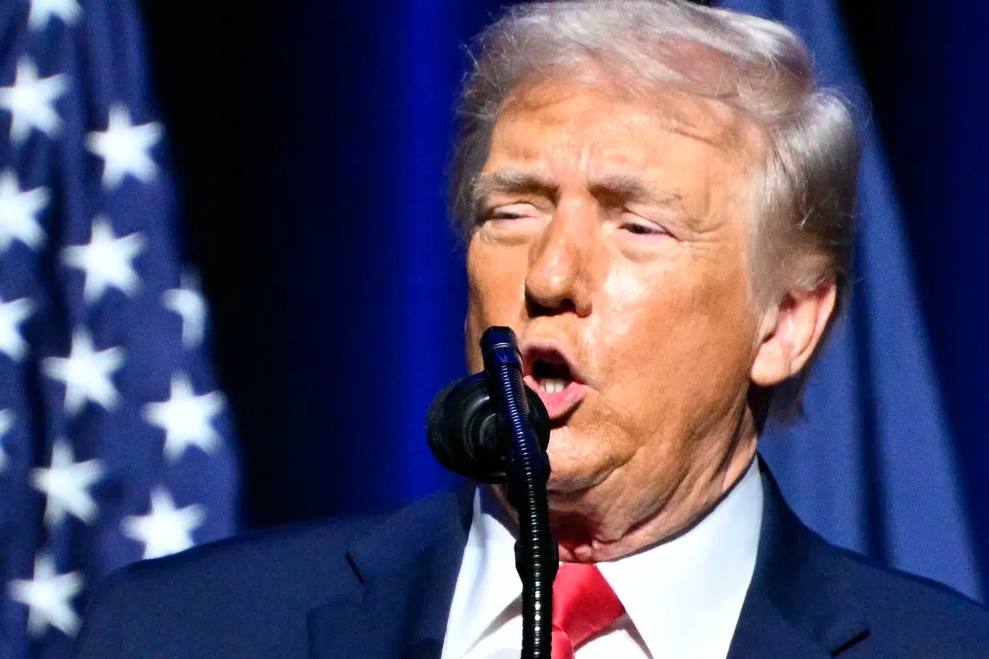 Hele verden venter lige nu på, hvordan Donald Trump eventuelt har tænkt sig at komme demonstranterne i Iran til hjælp, som han flere gange har skrevet, at han har i sinde.