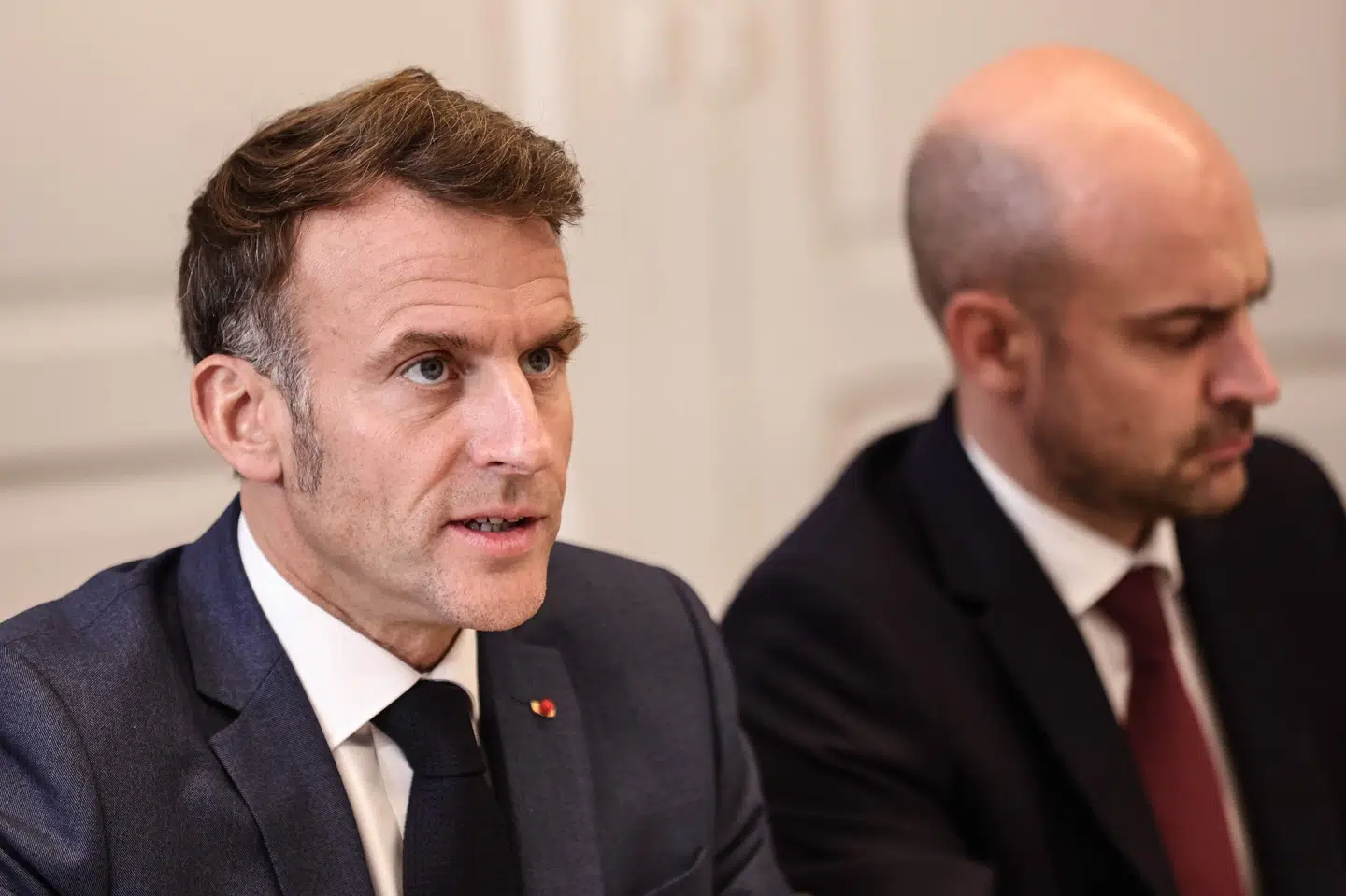 Frankrigs præsident, Emmanuel Macron (til venstre), besøgte i sommer Grønland og fortalte om planerne om at åbne et generalkonsulat på øen. Hans udenrigsminister, Jean-Noël Barrot (til højre), afslører nu, at konsulatet åbner 6. februar. Her ses de franske politikere i november 2025. (Arkivfoto).