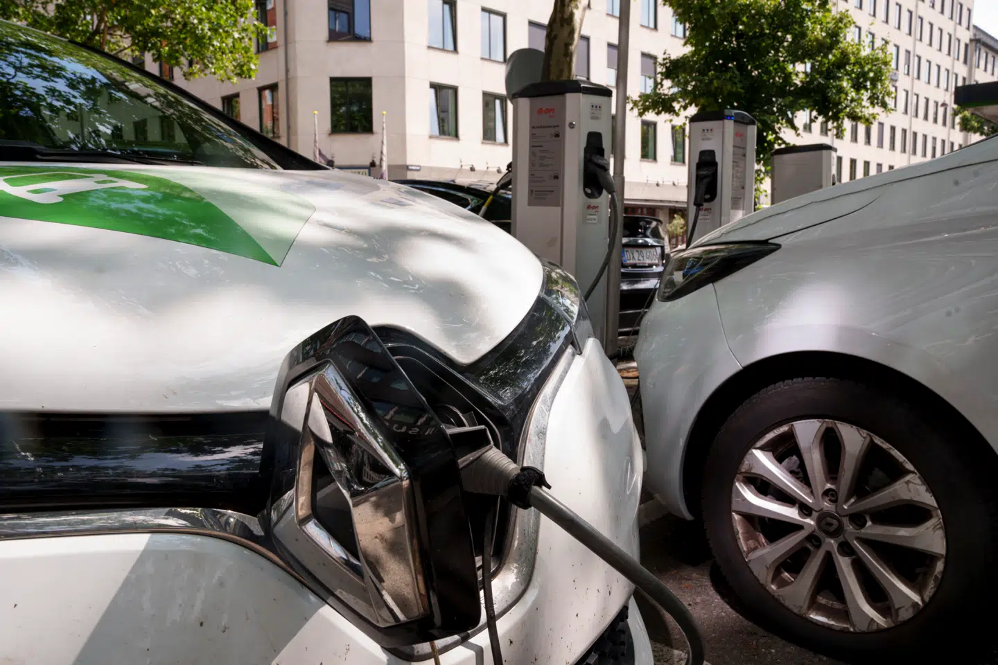 2025 blev en tur i rutsjebanen for det globale elbilsalg, som dog endte 20 procent højere end året før. I år vil fremgangen blive noget mindre, viser ny analyse.
