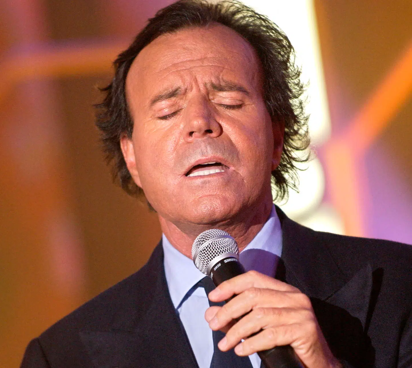 Han er anklaget for overgreb mod to forskellige kvinder.