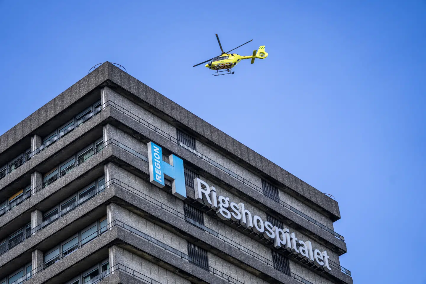 Den forbrændte beboer blev fløjet med lægehelikopter til Rigshospitalets brandsårsafdeling, men hans liv stod ikke til at redde. Nu er en medarbejder på bostedet tiltalt for uagtsomt manddrab. (Arkivfoto).