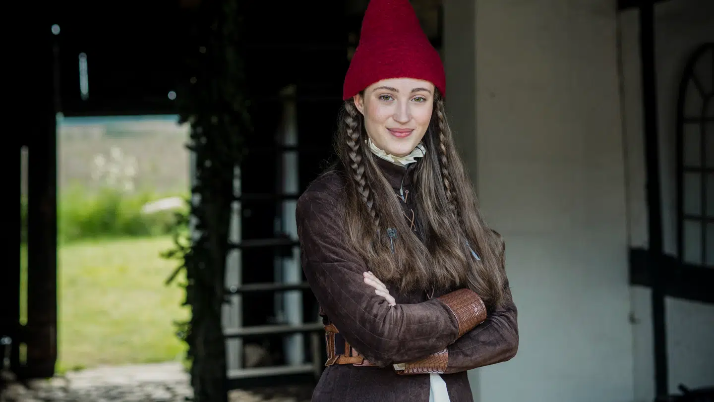 Josephine Højbjerg blev landskendt som hovedrollen Tinka i TV 2s julekalenderserie af samme navn. Den i dag 23-årige skuespiller blev single kort før jul, og det har ikke skortet med interesse efter hende i den sammenhæng - men det går altså ikke at skrive og invitere hende ud, slår hun nu fast.