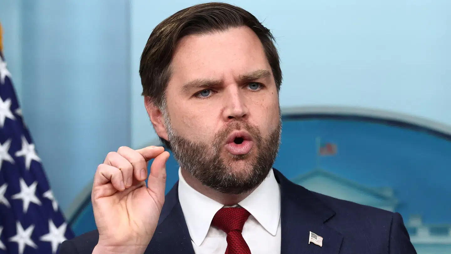 USAs vicepræsident J.D. Vance gemmer på en fortid, som spørger i kulissen under historisk møde mellem rigsfællesskabet og USA.