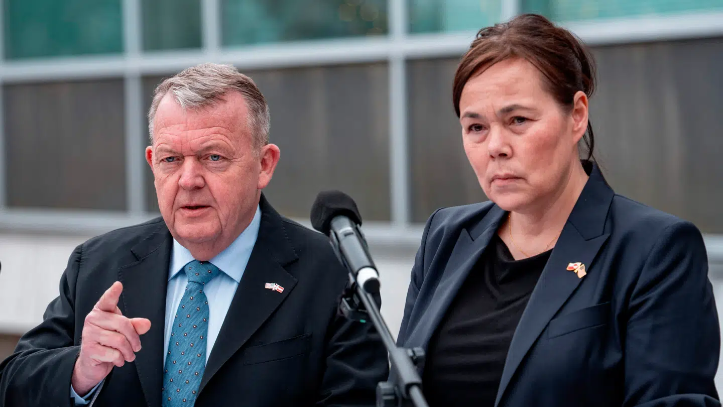 Danmarks udenrigsminister, Lars Løkke Rasmussen, og Grønlands minister om udenrigsanliggender, Vivian Motzfeldt, holdt pressemøde ved den danske ambassade i Washington D.C. efter mødet med USA.