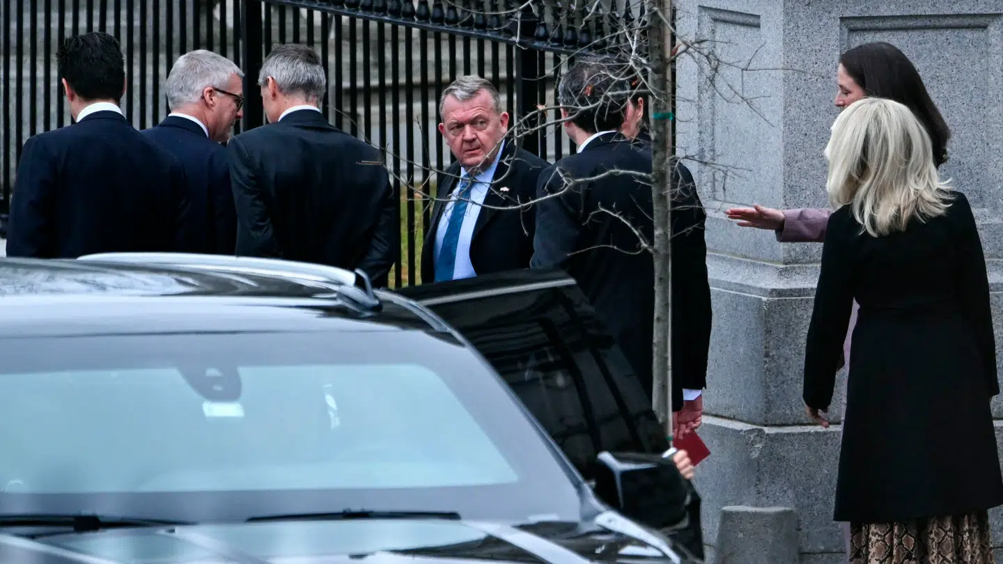 Den danske udenrigsminister, Lars Løkke Rasmussen, ses her forlade Eisenhower Executive Office Building ved Det Hvide Hus efter mødet onsdag.