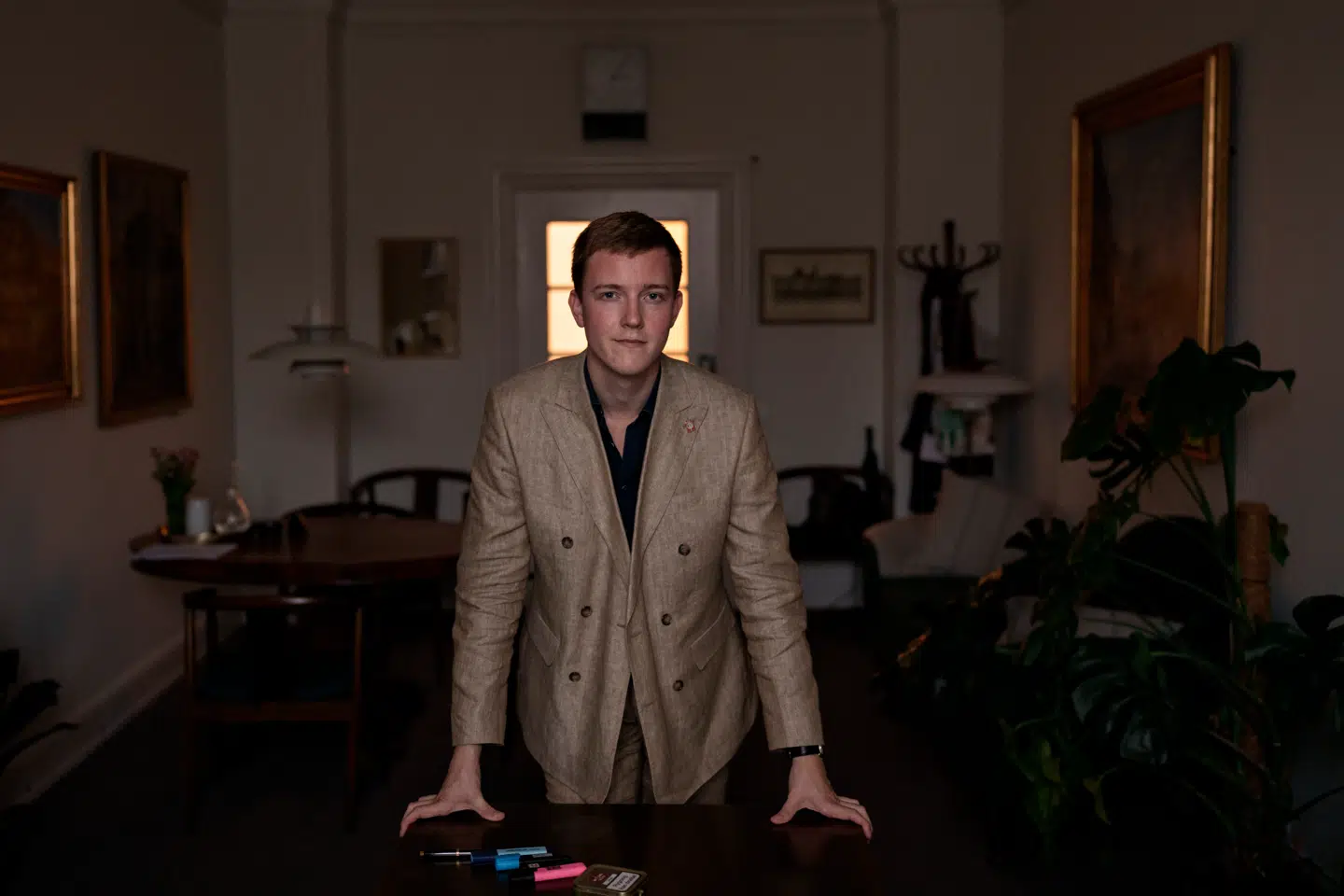 Folketingsmedlemmet Mikkel Bjørn (DF) har skudt valgåret i gang med en debatbog om tildelingen af dansk statsborgerskab.