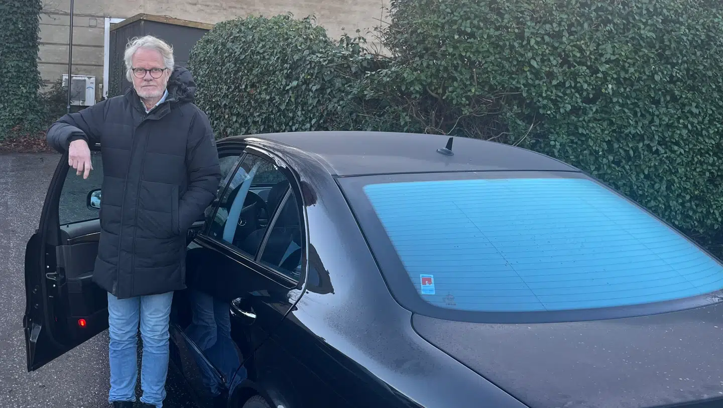 Jørgen Colding kører kun 3000 kilometer om året. Derfor mener han, at det er uretfærdigt, at han betaler næsten 10.000 kroner om året, fordi han på papiret er storforurener.