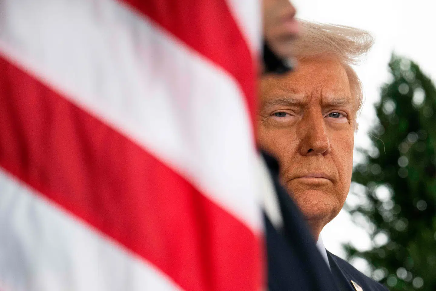 Mens Donald Trump erklærer handelskrig mod verden, undergraver han samtidig det finansielle fundament, der gør amerikansk dominans mulig. Dollaren mister langsomt sin status som verdens foretrukne reservevaluta – og der er ingen klar plan for, hvad der skal erstatte det »ublu privilegium«