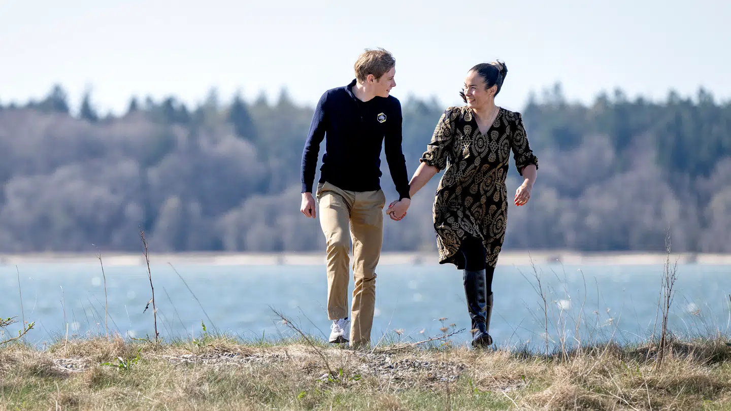 Jonas Vingegaard og konen Trine Vingegaard Hansen har – modsat mange cykelfamilier – valgt at blive boende i Danmark.