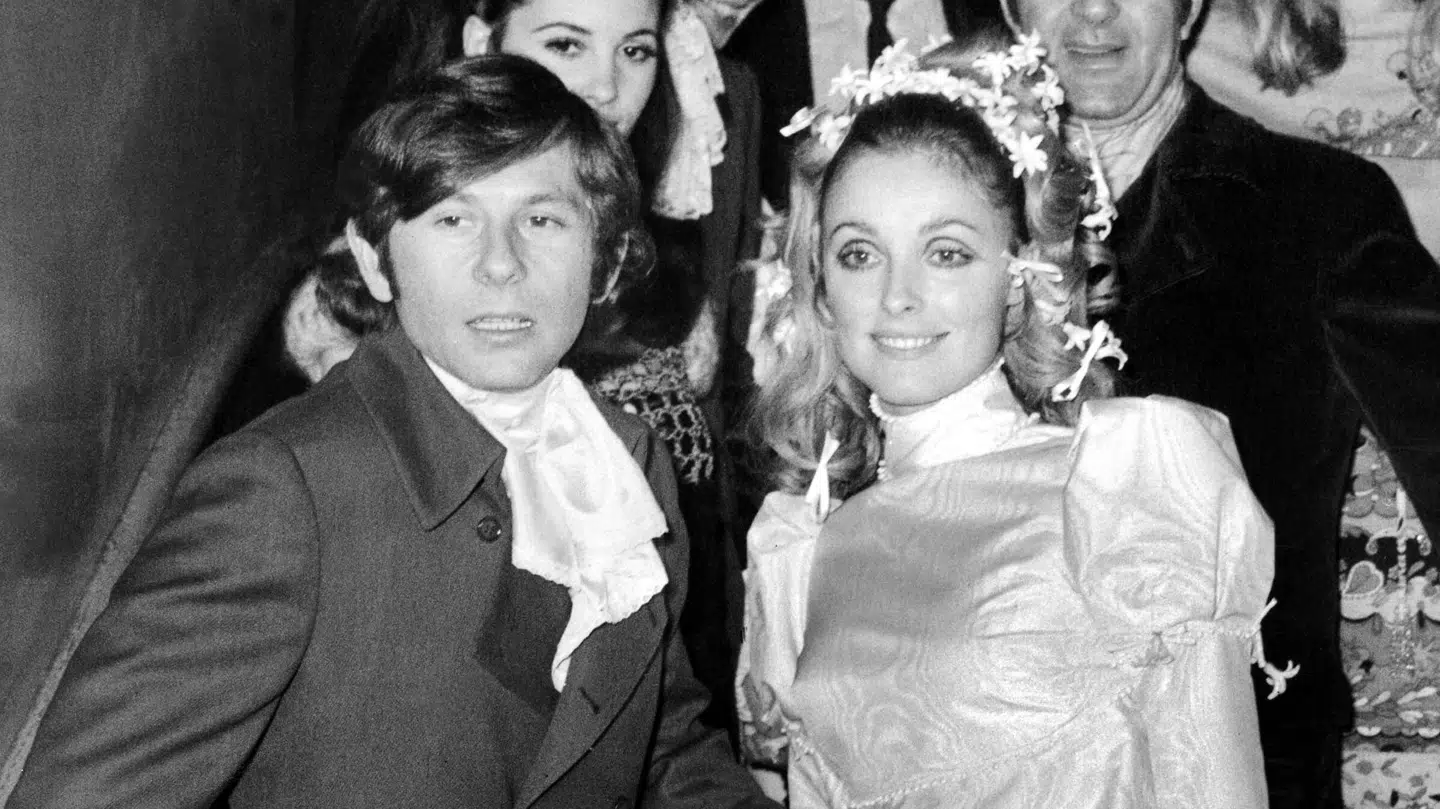 Sharon Tate (th.) blev myrdet af Manson familien i 1969.