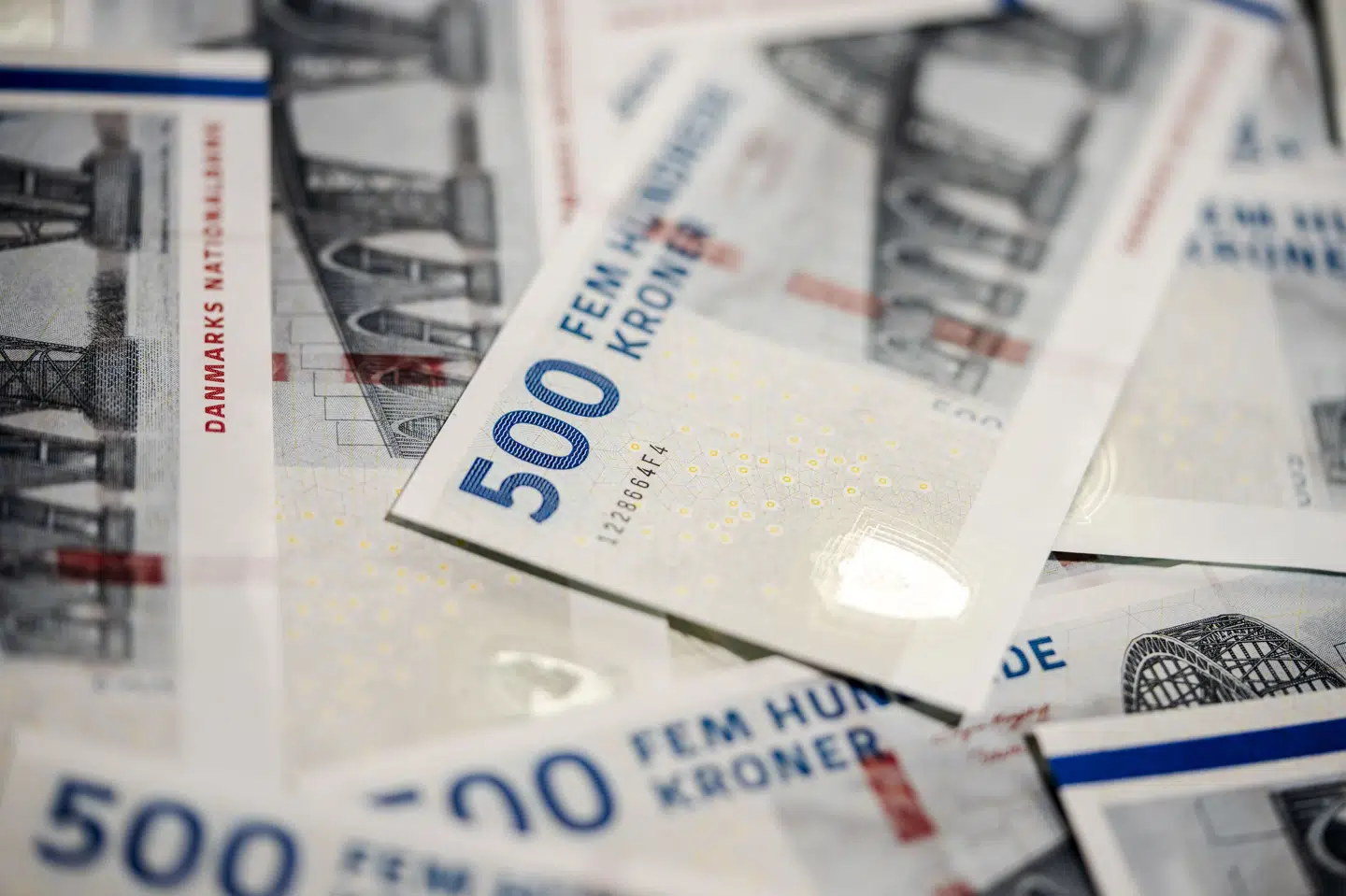 Rejsende, der medbringer 10.000 euro eller mere i kontanter eller tilsvarende værdier til eller fra Danmark, skal angive beløbet til Toldstyrelsen. (Arkivfoto).