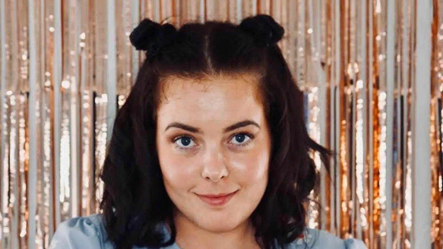 Sarah Aviaja er mor til et sæt tvillinger på omkring halvandet år.