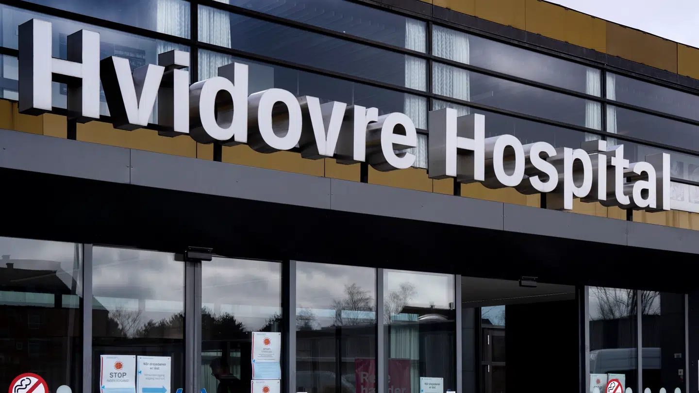 Al mad til patienter henter hospitalet lige nu via eksterne leverandører, lyder det fra servicechef til medie.