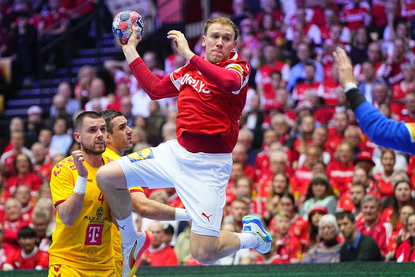 Bagspilleren Simon Pytlick spillede en god kamp for Danmark, som fredag åbnede håndbold-EM med en storsejr over Nordmakedonien i Boxen i Herning.