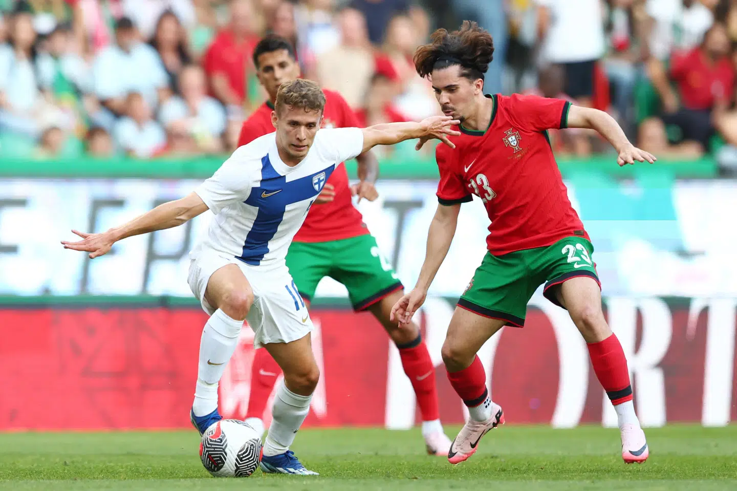 Anssi Suhonen er noteret for 12 A-landskampe for Finland. Her er han i aktion i en testkamp mod Portugal i sommeren 2024. (Arkivfoto).