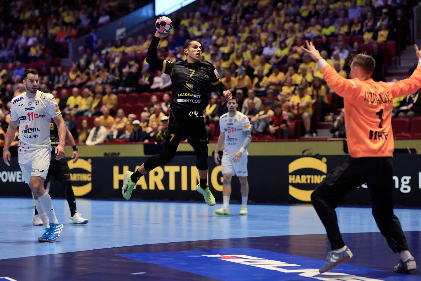 Georgien pressede Kroatien til det sidste i EM-kamp. Her afslutter Khazein Rustamov.