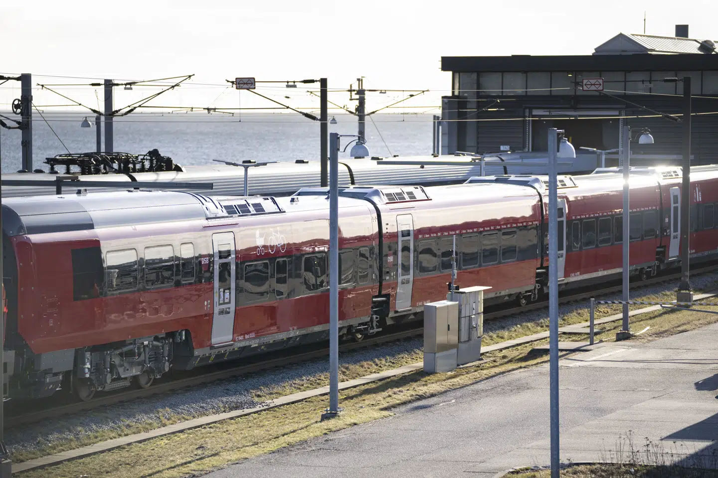 DSB-togene i Jylland har visse steder holdt stille dagen igennem og kommer også til at gøre det i morgen. (Arkivfoto).