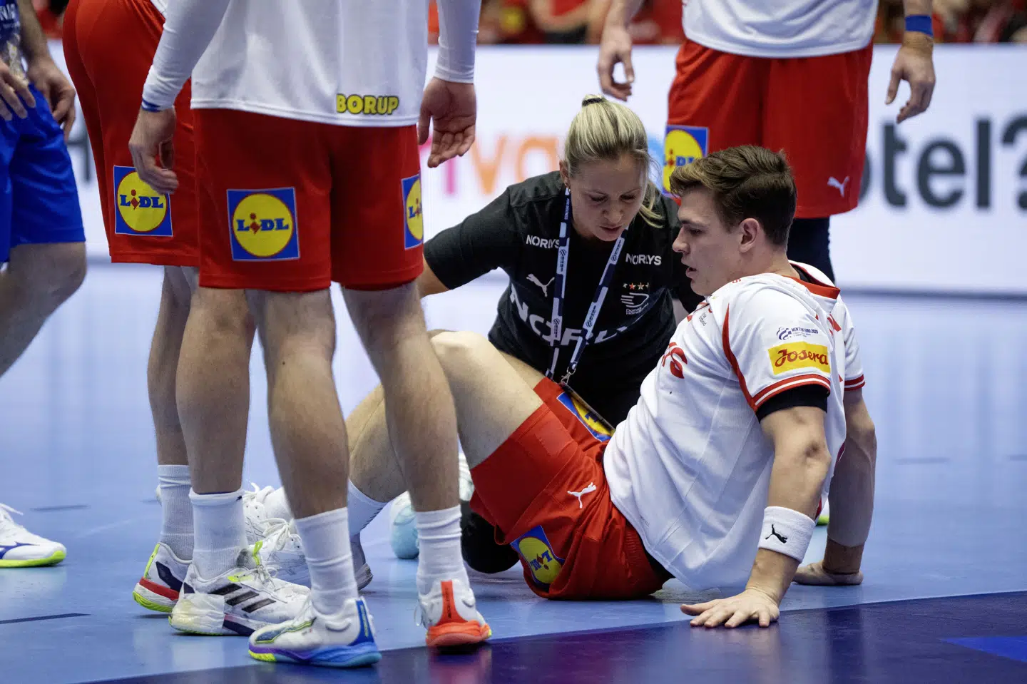 Lukas Jørgensen gik i gulvet uden at være blevet rørt, og alt tyder på, at EM er ovre for den danske stregspiller.