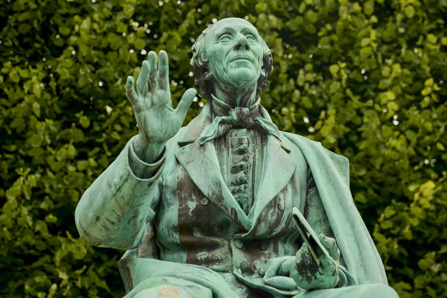 En statue af H.C. Andersen står rejst i Kongens Have i København. Forfatteren døde i København i 1875 i en alder af 70 år. (Arkivfoto).