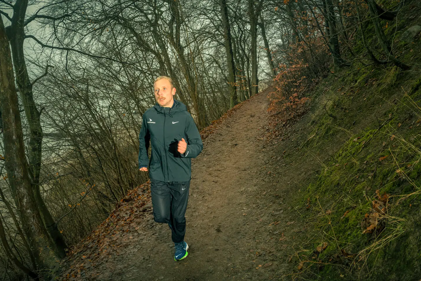Mere end 20.000 skal løbe Copenhagen Marathon til foråret. Er du en af dem, eller har du et andet stort maratonløb i kalenderen, kan du med fordel læse med her, hvor du blandt andet får gode råd af Danmarks hurtigste maratonløber, Jacob Simonsen.
