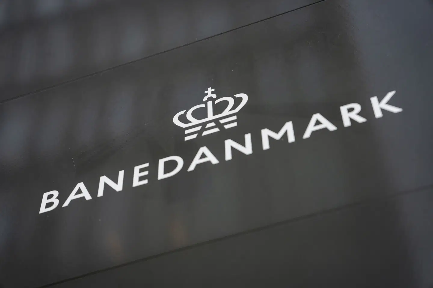 Banedanmark kigger nu nærmere ind i årsagerne bag en fejl i signalsystemet, der søndag og mandag lammede store dele af togtrafikken i Jylland. (Arkivfoto).