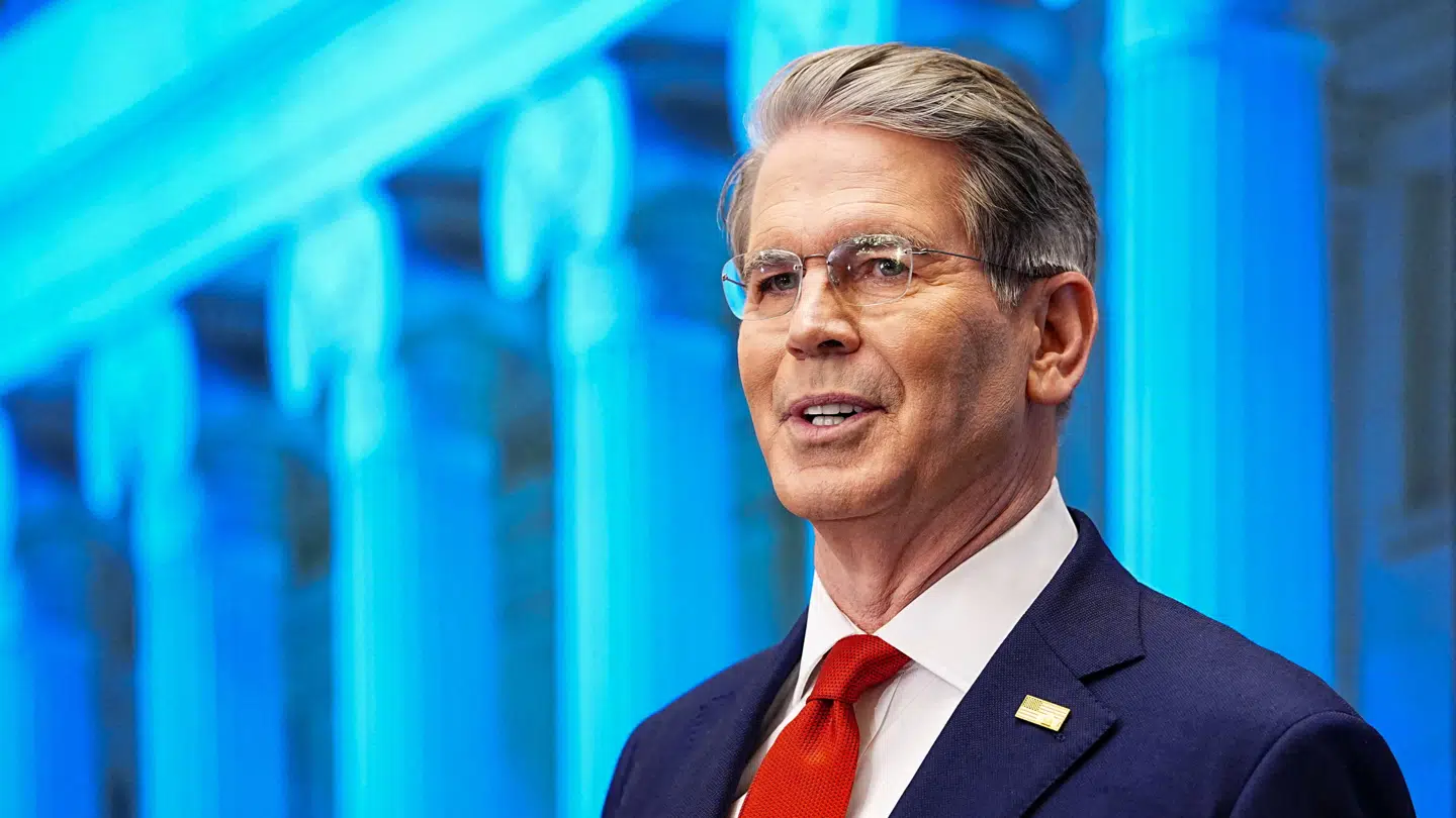 Scott Bessent forsvarede natten til mandag Donald Trumps straftold mod Danmark og en række Europæiske lande.