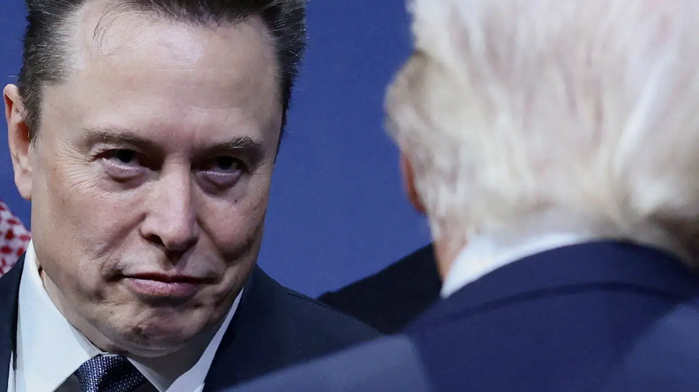 Her ses forretningsmanden Elon Musk sammen med den amerikanske præsident, Donald Trump, i november sidste år.